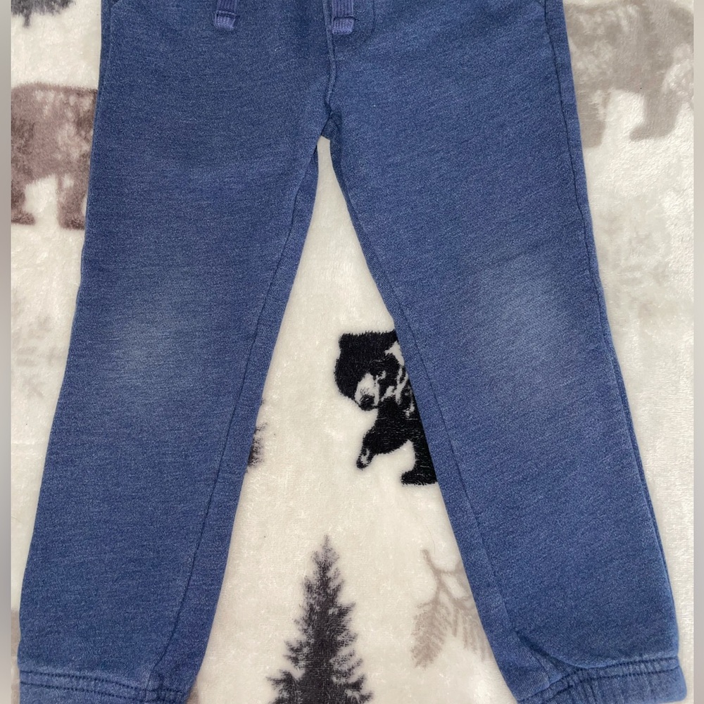 ❄️4T Sweatpants❄️ - Picture 2 of 10